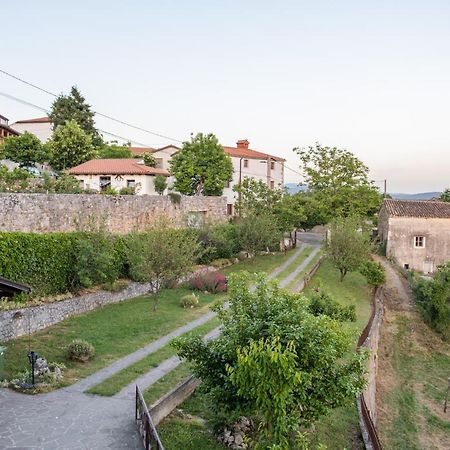 Apartma Oddih Dutovlje 외부 사진