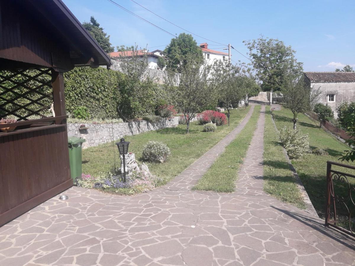 Apartma Oddih Dutovlje 외부 사진