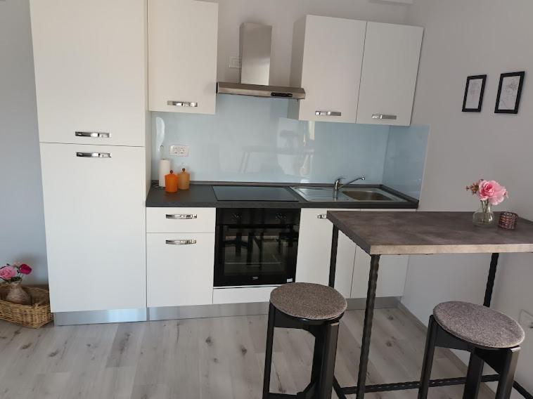 Apartma Oddih Dutovlje 외부 사진